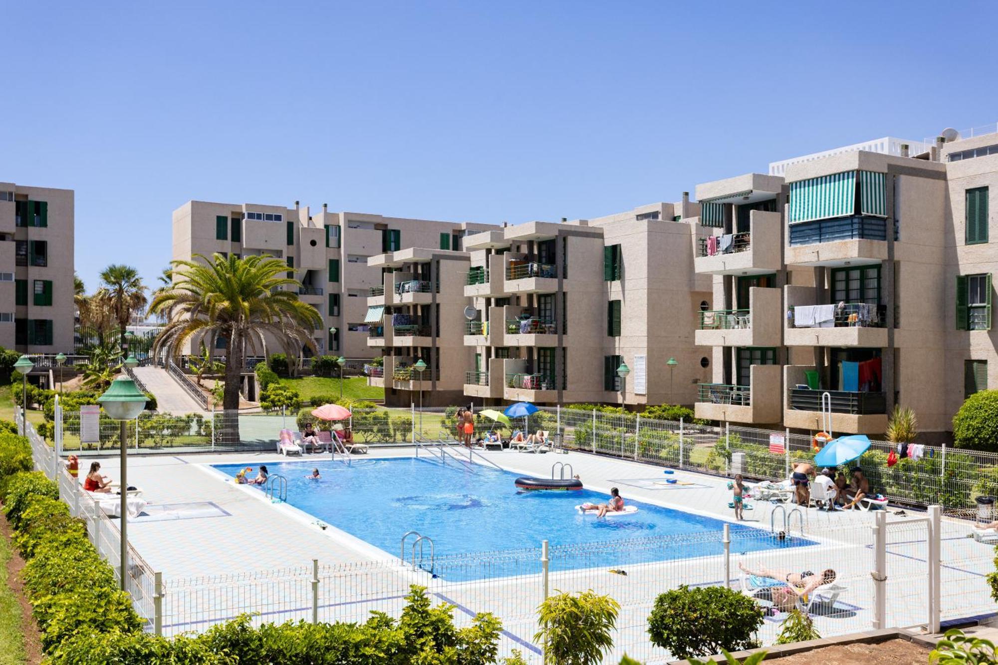 Three Spacious 150m From The Americas Promenade Apartment