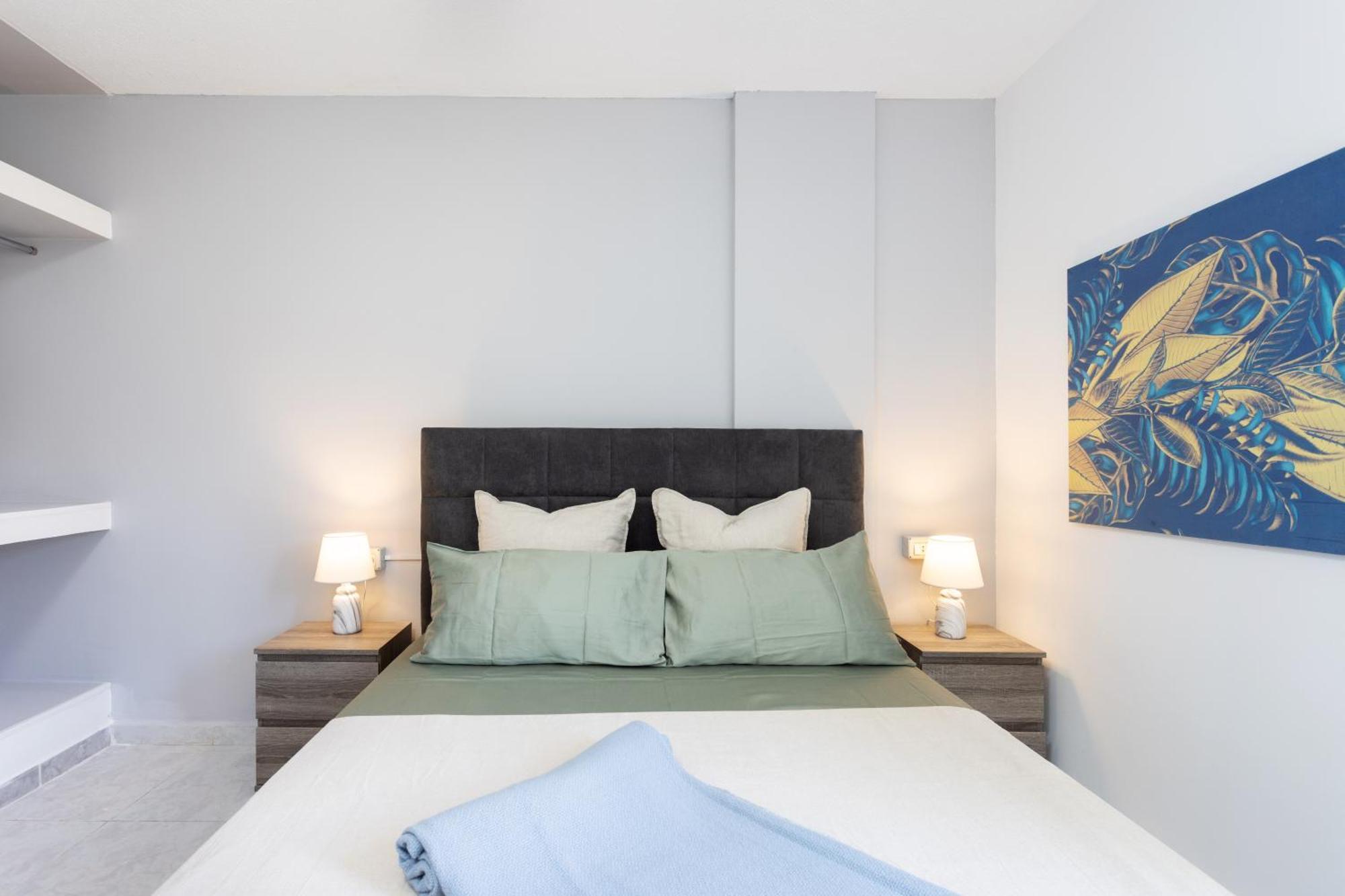 Three Spacious 150m From The Americas Promenade Apartment