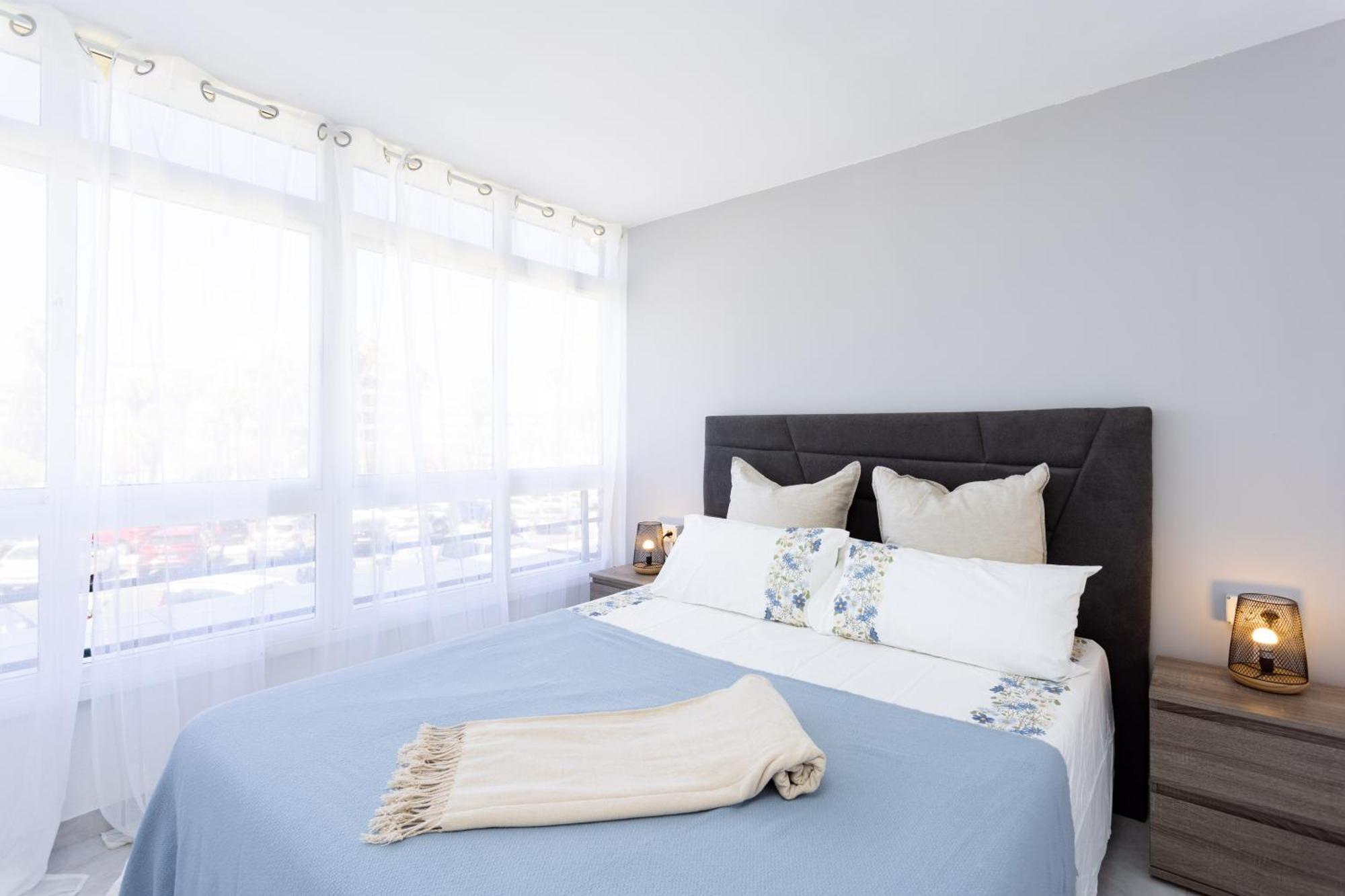 Apartment Three Spacious 150m From The Americas Promenade *