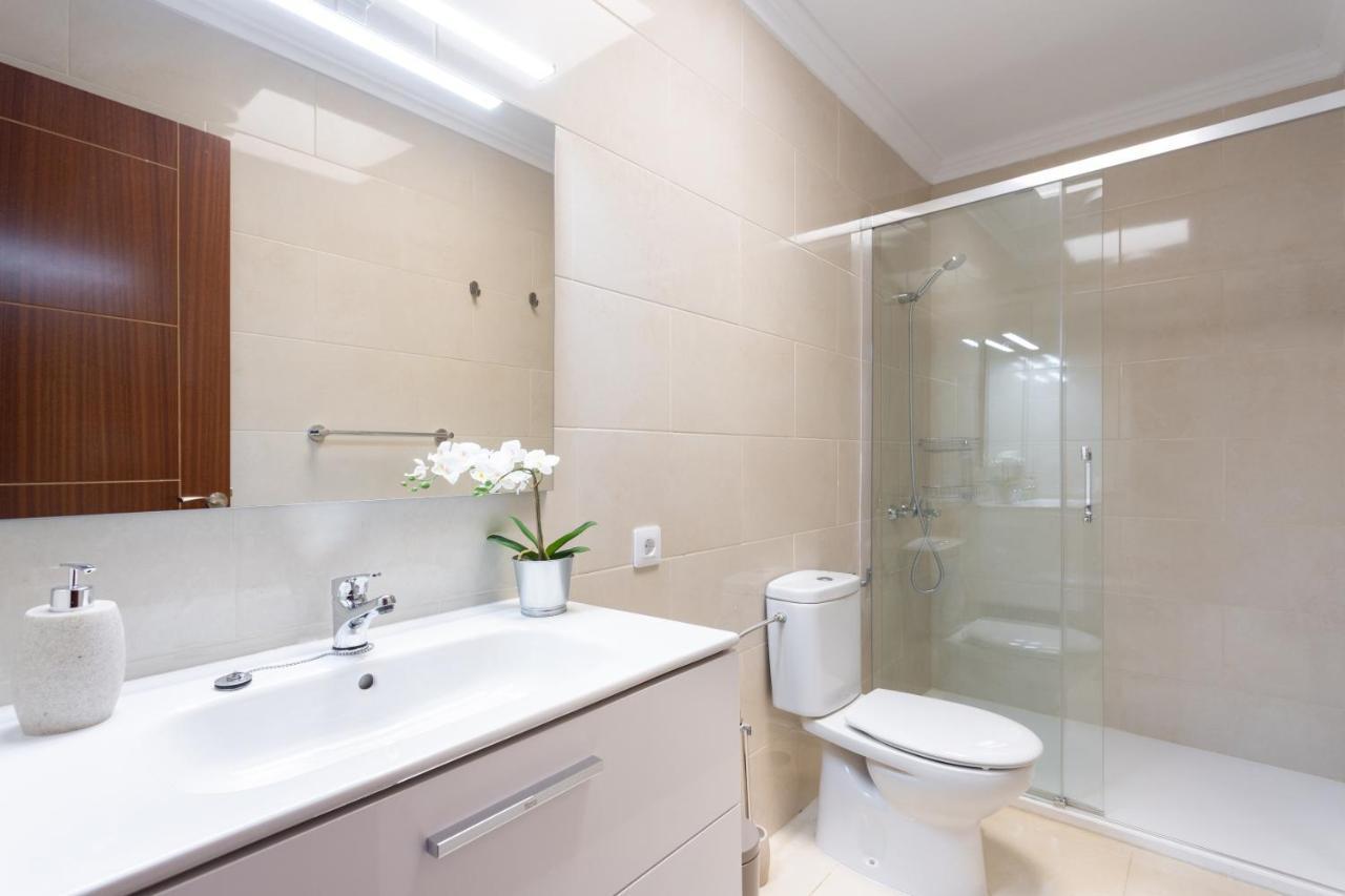 Three Spacious 150m From The Americas Promenade