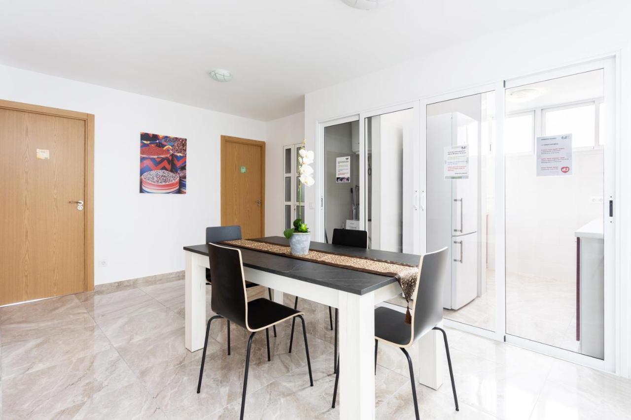 Three Spacious 150m From The Americas Promenade Arona (Tenerife)